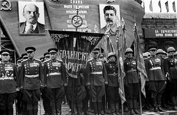 Знаменная группа сводного полка 1-го Украинского фронта перед Парадом Победы